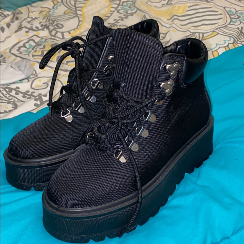 Steve Madden Platform Boots🖤